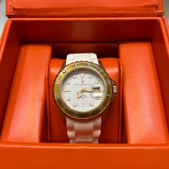 Sottomarino Mostro White and Gold Watch - Picture 2 of 4